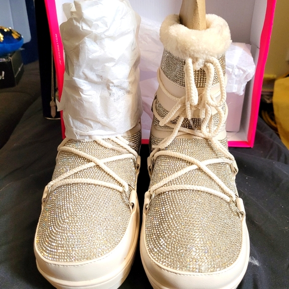 White Diamond 💎 Boots - Picture 4 of 10